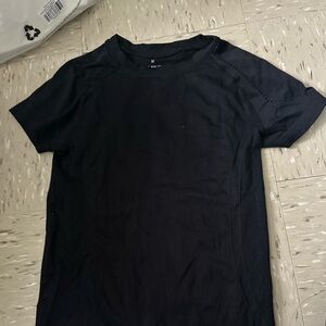 Black short sleeve athletic t shirt